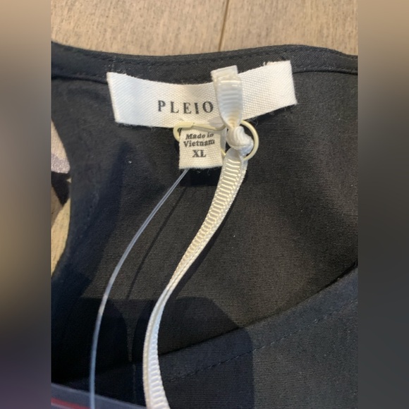 Pleione Tiered Bell Sleeve Lace-Up Top – NWT - Picture 6 of 11